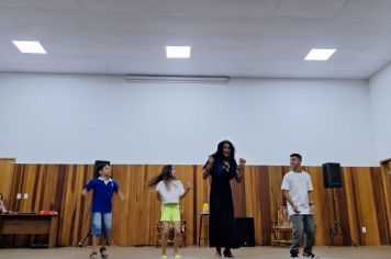 Foto - APRESENTAÇÃO: SHOW E COMÉDIA DA PERSONAGEM CLEMENTINA