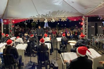 BANDA MUNICIPAL DE ITATINGA FAZ APRESENTAÇÃO NATALINA