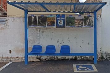 [INSTALAÇÃO DE PLACAS EM PONTOS DE ÔNIBUS]